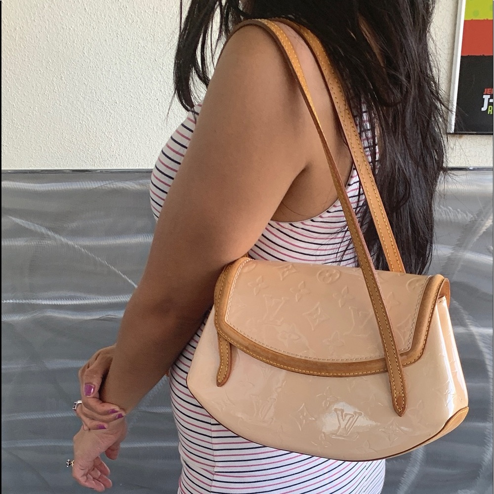 Authentic Louis Vuitton Vernis Shoulder Bag